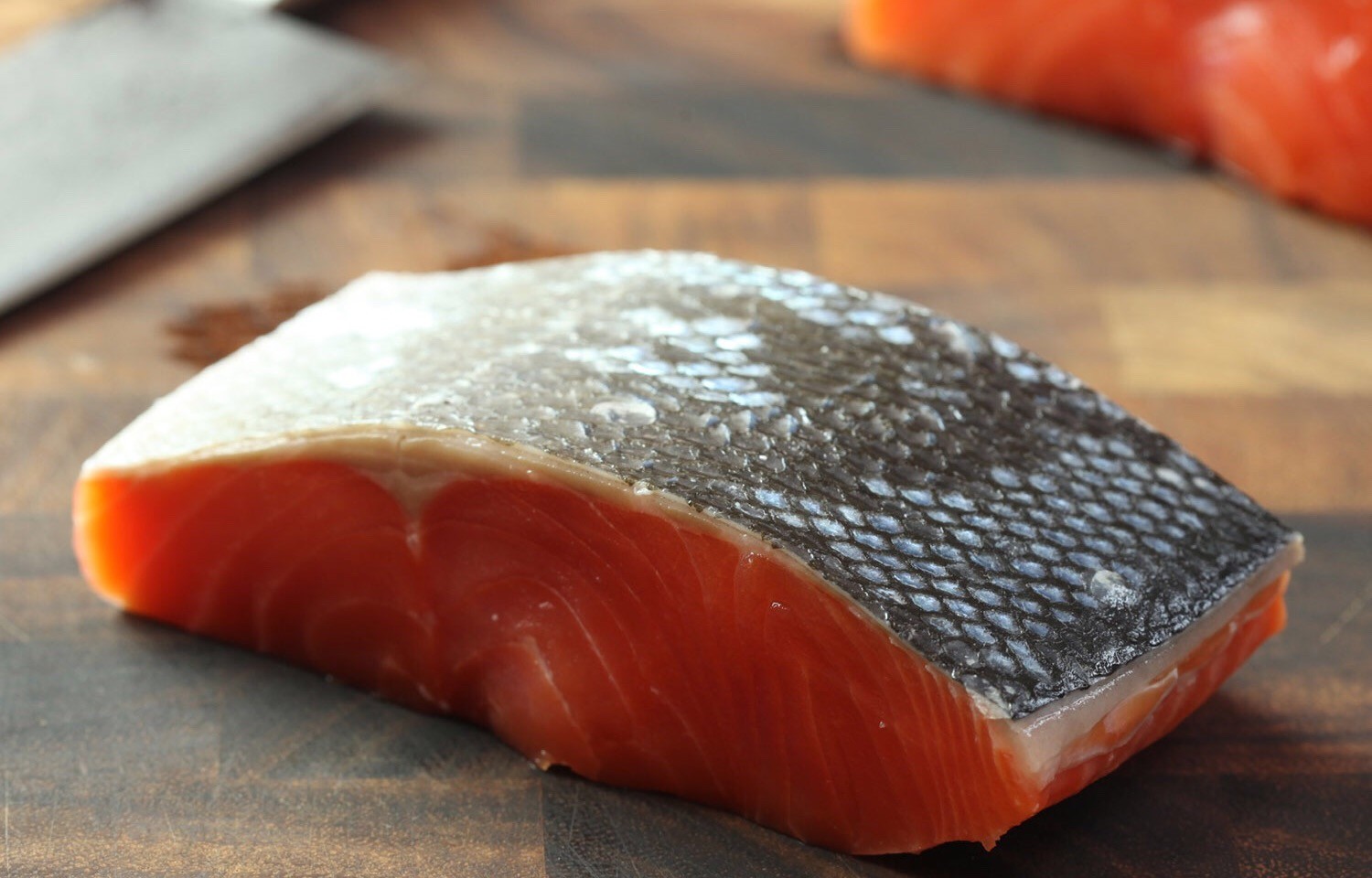  Salmon fillet with skin